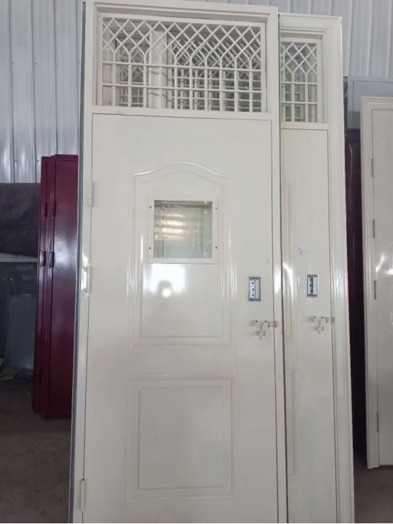 金凤学校教室门