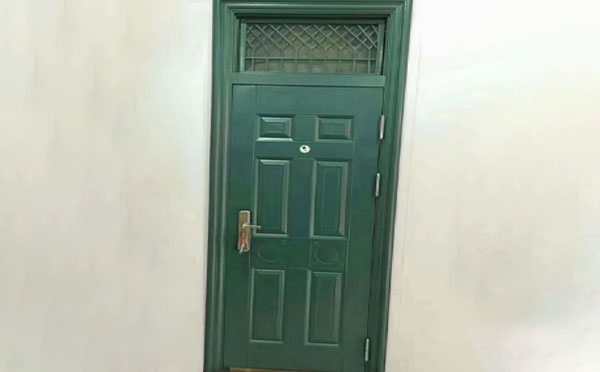 金凤学校教室门