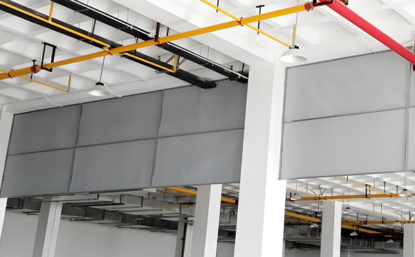 商场防烟分区常闭节点：金凤挡烟垂壁高度与控制器接线图解