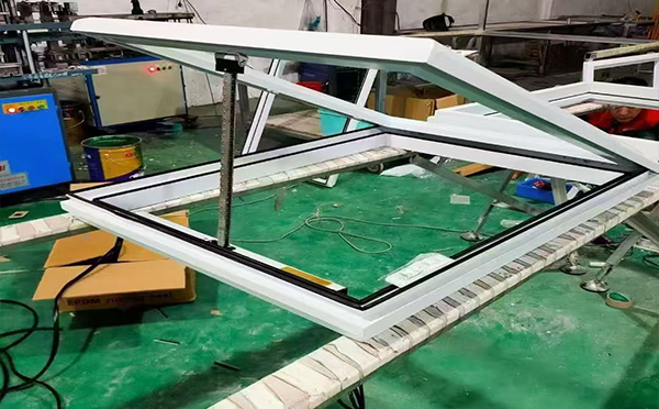 某地下车库出入口金凤排烟窗配置工程