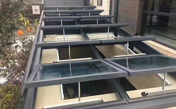 某轨道交通车辆维修车间金凤排烟窗应用