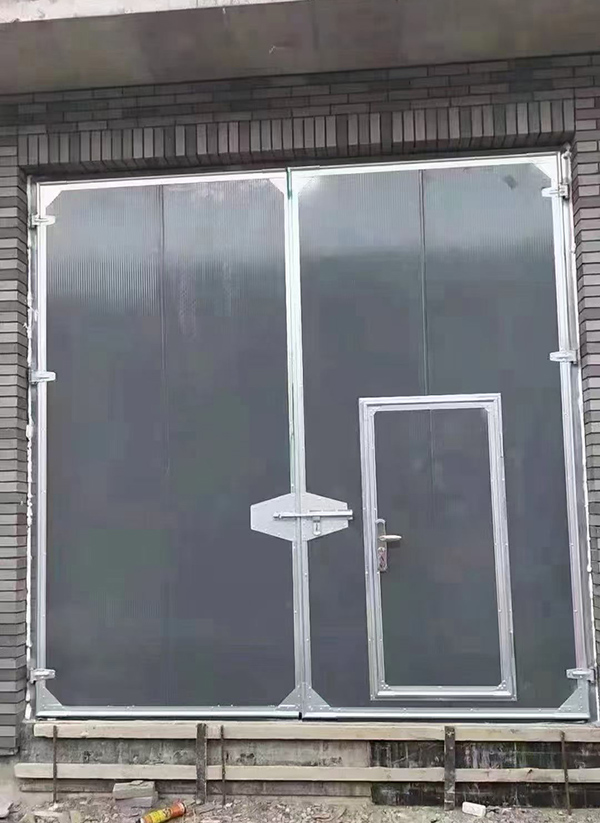 金凤工业平开门在大型设备制造车间的应用实例